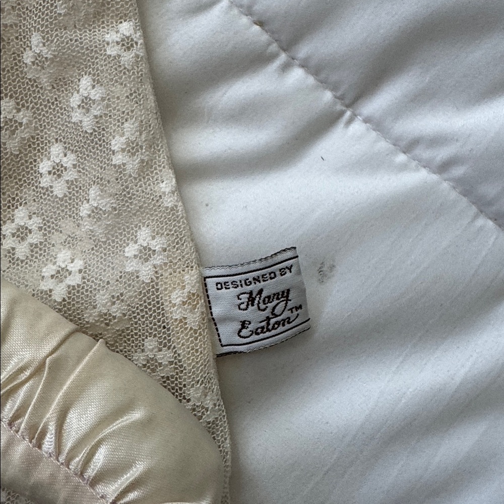 Vintage Lace hanger and lingerie bag - Picture 9 of 10
